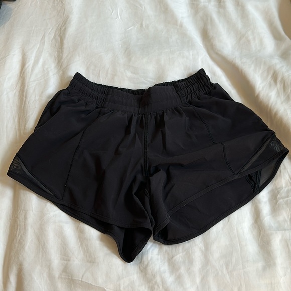 Lululemon- Hotty Hot Low-Rise Short 4” 🍋 - Picture 1 of 3